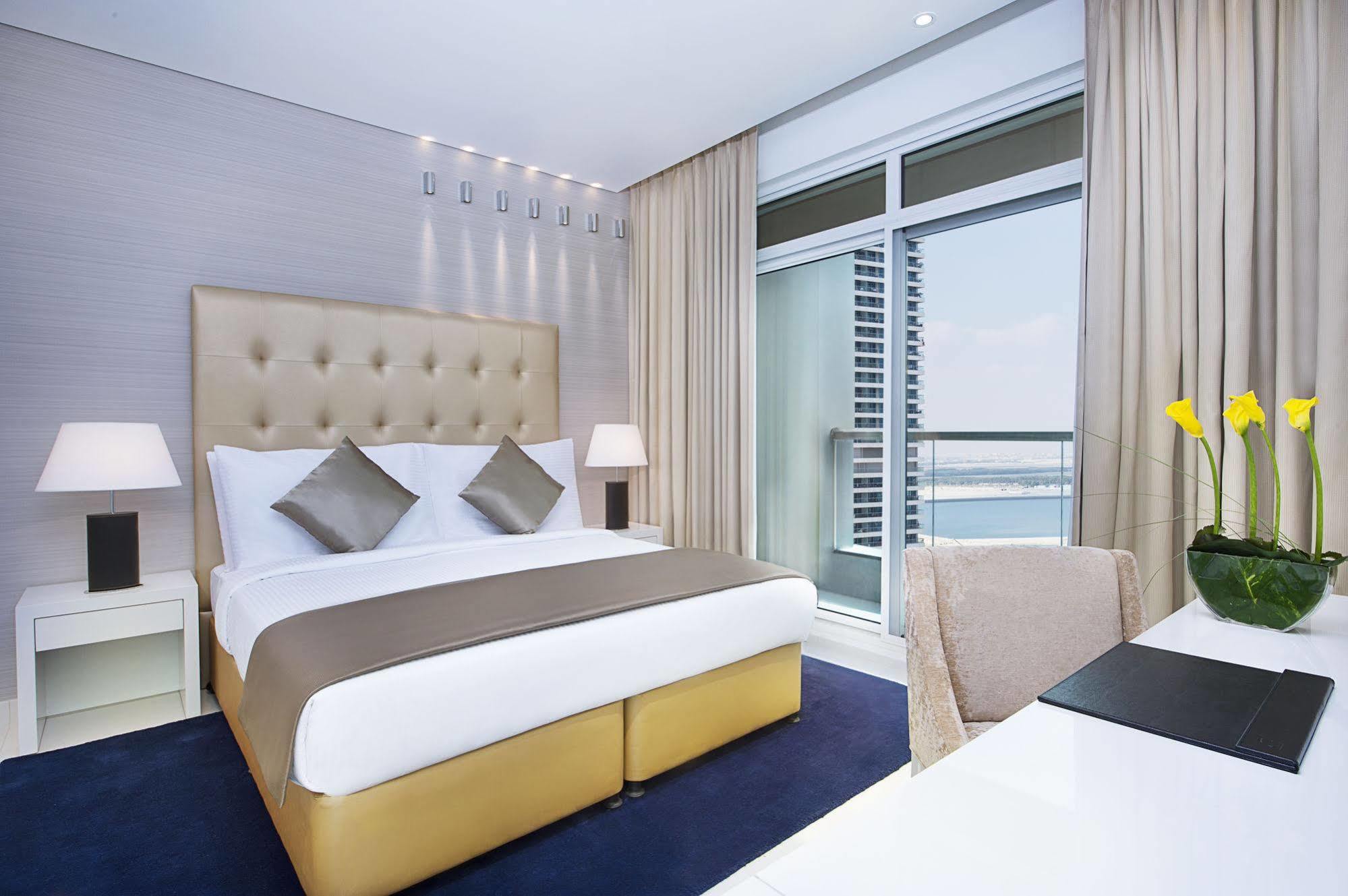 Damac Maison The Vogue Ντουμπάι Εξωτερικό φωτογραφία A bedroom at the Jumeirah Beach Hotel